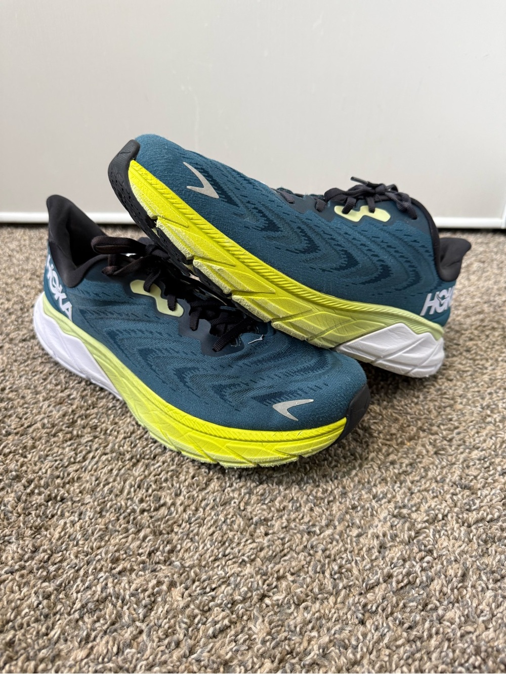Hoka arahi 6 Teal and Neon Yellow Road Running Shoes